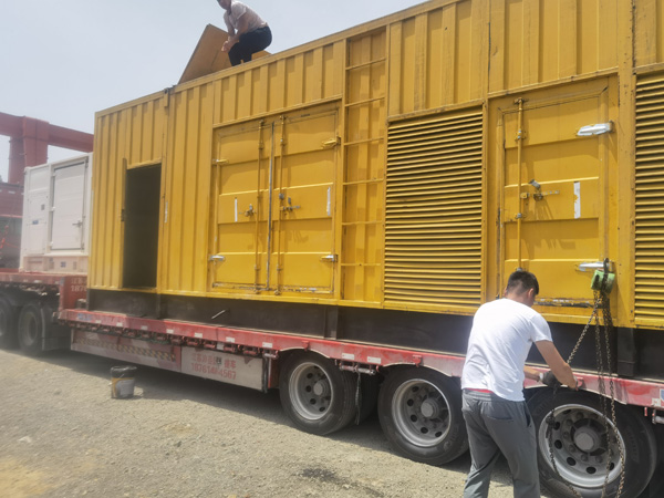 栖霞除了负载情况和发动机维护，还有哪些因素会影响 200kw 柴油发电机的油耗？